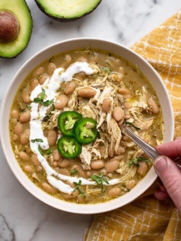 Easy Slow Cooker White Chicken Chili Recipe