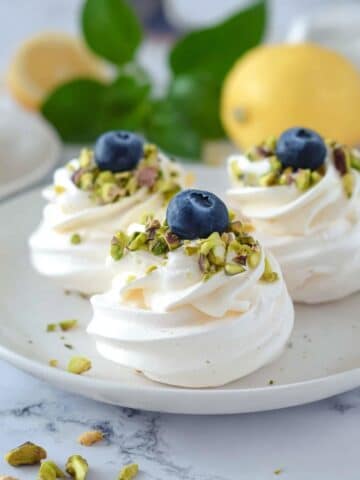 Mini Pavlova with Blueberries and Pistachios Recipe