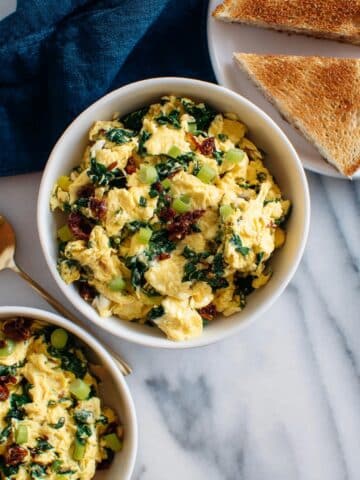 Spinach Scrambled Eggs with Goat Cheese Recipe
