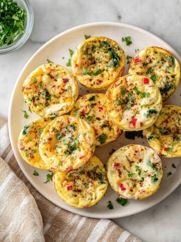 Cheesy Egg White Bites with Spinach and Roasted Red Pepper Recipe