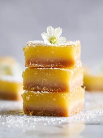 Classic Lemon Bars with Crisp Shortbread Crust Recipe