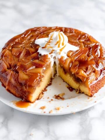 The Best Caramel Apple Upside Down Cake Recipe