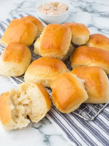 Texas Roadhouse Rolls with Cinnamon Honey Butter Recipe